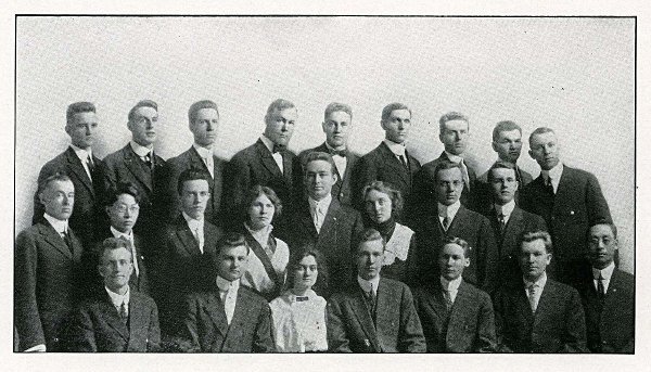 group photographic portrait from the 1914 college yearbook of the Goethenia Oratorical Association